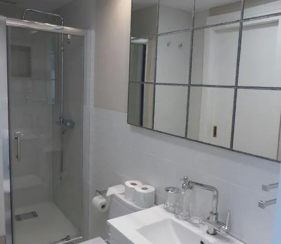 Luxury House Golden Mile Будинок відпочинку *