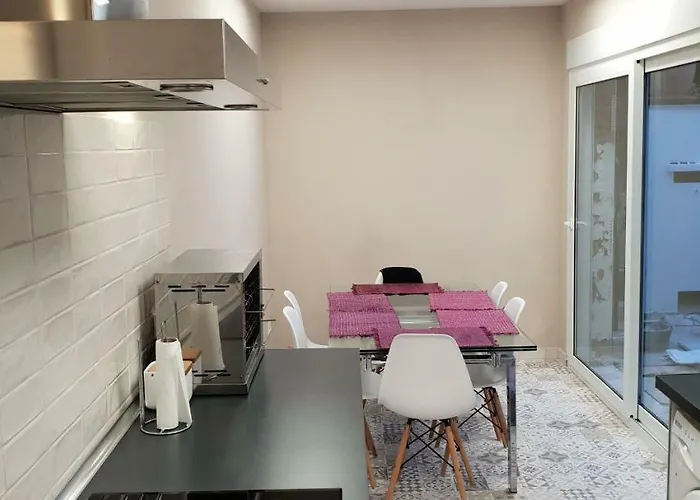 Luxury House Golden Mile Будинок відпочинку *