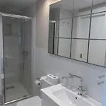 Luxury House Golden Mile בית נופש *