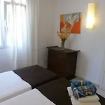 Luxury House Golden Mile בית נופש *