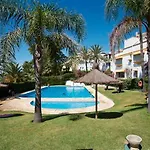 Luxury House Golden Mile בית נופש *
