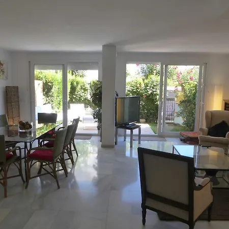 Luxury House Golden Mile בית נופש